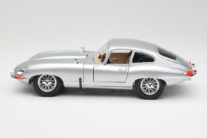 Jaguar E-Type Series 1 Ezüst Bburago 1:18 3018-M2 Fém – 4. kép a 8-ből