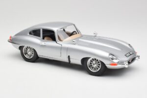 Jaguar E-Type Series 1 Ezüst Bburago 1:18 3018-M2 Fém – 6. kép a 8-ből