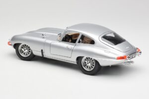 Jaguar E-Type Series 1 Ezüst Bburago 1:18 3018-M2 Fém – 7. kép a 8-ből