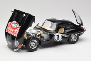 Jaguar E-Type Series 1 #1 British Racing Green Bburago 1:18 3018-M3 Fém – 2. kép a 8-ből