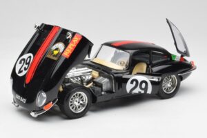 Jaguar E-Type #29 Fekete Bburago 1:18 3018-M4 Fém – 2. kép a 8-ből