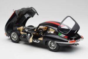 Jaguar E-Type #29 Fekete Bburago 1:18 3018-M4 Fém – 5. kép a 8-ből
