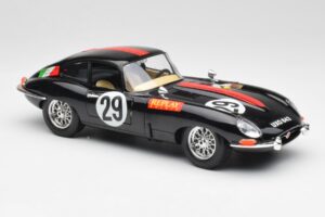 Jaguar E-Type #29 Fekete Bburago 1:18 3018-M4 Fém – 6. kép a 8-ből