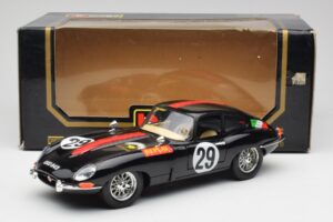 Jaguar E-Type #29 Fekete Bburago 1:18 3018-M4 Fém – 8. kép a 8-ből