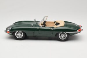 Jaguar E-Type Series 1 Roadster Zöld Bburago 1:18 3016-M1 Fém – 4. kép a 8-ből