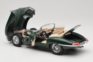 Jaguar E-Type Series 1 Roadster Zöld Bburago 1:18 3016-M1 Fém – 5. kép a 8-ből