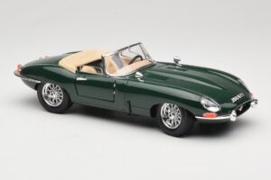 Jaguar E-Type Series 1 Roadster Zöld Bburago 1:18 3016-M1 Fém – 6. kép a 8-ből