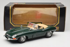 Jaguar E-Type Series 1 Roadster Zöld Bburago 1:18 3018-M5 Fém – 8. kép a 8-ből