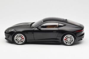 Jaguar F-Type R X152 Matt Fekete AUTOart 1:18 73652 Kompozit – 4. kép a 8-ből