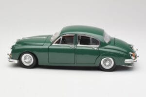 Jaguar Mark II British Racing Zöld & Kék Belső Maisto 1:18 59001 Fém – 4. kép a 8-ből