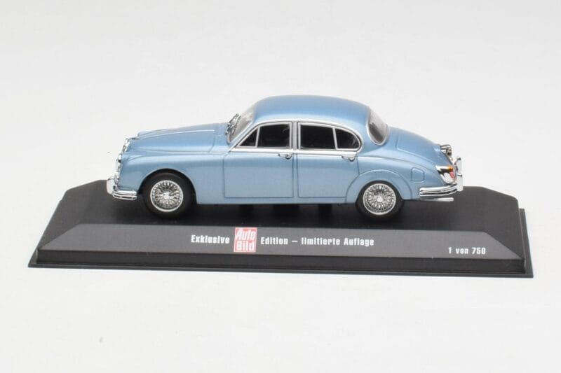 Jaguar Mk II Blue Metallic Minichamps 1:43 433130604 Fém