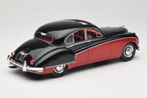 Jaguar Mk VIII Fekete & Sötétpiros BoS Models 1:18 BOS408 Gyanta – 2. kép a 6-ből