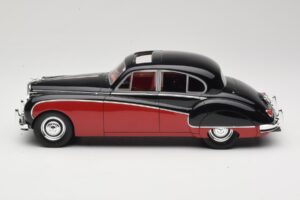 Jaguar Mk VIII Fekete & Sötétpiros BoS Models 1:18 BOS408 Gyanta – 3. kép a 6-ből