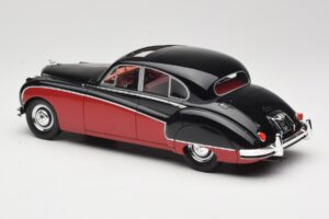 Jaguar Mk VIII Fekete & Sötétpiros BoS Models 1:18 BOS408 Gyanta – 5. kép a 6-ből