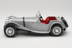 Jaguar SS100 Ezüst Bburago 1:18 3006-M2 Fém – 3. kép a 6-ből