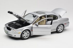 Jaguar X-Type Ezüst Maisto 1:18 7271328 Fém – 2. kép a 8-ből