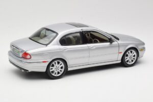 Jaguar X-Type Ezüst Maisto 1:18 7271328 Fém – 3. kép a 8-ből