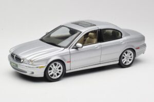 Jaguar X-Type Ezüst Maisto 1:18 7271328 Fém
