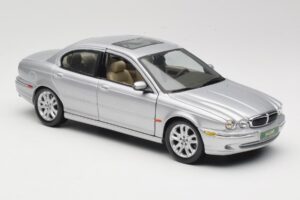 Jaguar X-Type Ezüst Maisto 1:18 7271328 Fém – 6. kép a 8-ből