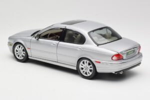Jaguar X-Type Ezüst Maisto 1:18 7271328 Fém – 7. kép a 8-ből