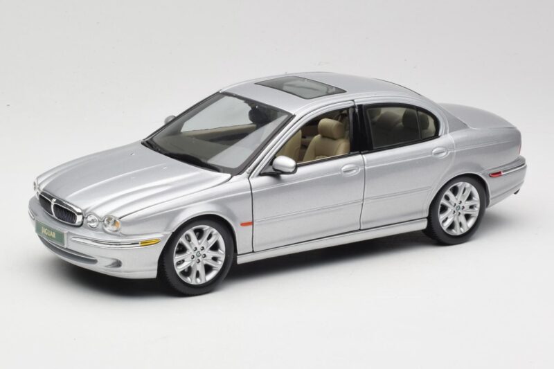Jaguar X-Type Ezüst Maisto 1:18 7271328 Fém