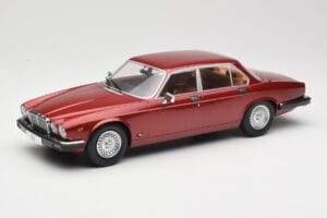 Jaguar XJ Series III Metallic Dark Red MCG 1:18 MCG18176 Fém