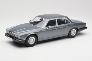 Jaguar XJ Series III Metallic Grey MCG 1:18 MCG18177 Fém