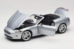 Jaguar XK X150 Kabrió Ezüst Minichamps 1:18 153130533 Fém – 2. kép a 8-ből