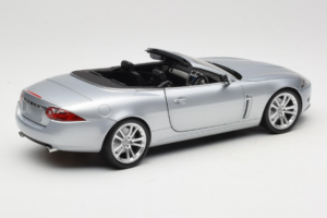 Jaguar XK X150 Kabrió Ezüst Minichamps 1:18 153130533 Fém – 3. kép a 8-ből