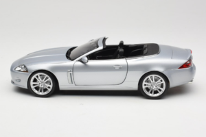 Jaguar XK X150 Kabrió Ezüst Minichamps 1:18 153130533 Fém – 4. kép a 8-ből