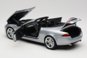 Jaguar XK X150 Kabrió Ezüst Minichamps 1:18 153130533 Fém – 5. kép a 8-ből