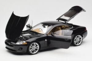 Jaguar XK-R X150 Midnight Fekete AUTOart 1:18 73632 Fém – 2. kép a 8-ből