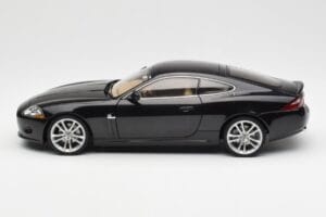 Jaguar XK-R X150 Midnight Fekete AUTOart 1:18 73632 Fém – 4. kép a 8-ből