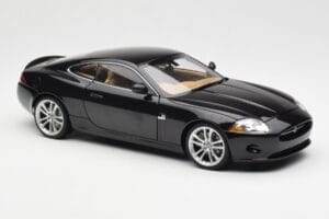 Jaguar XK-R X150 Midnight Fekete AUTOart 1:18 73632 Fém – 6. kép a 8-ből