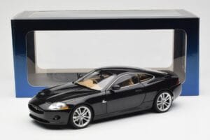 Jaguar XK-R X150 Midnight Fekete AUTOart 1:18 73632 Fém – 8. kép a 8-ből