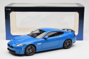 Jaguar XKR-S X150 French Racing Kék AUTOart 1:18 73641 Fém – 8. kép a 8-ből