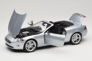 Jaguar XK X150 Kabrió Ezüst Minichamps 1:18 150130531 Fém – 2. kép a 8-ből