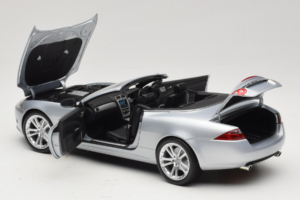 Jaguar XK X150 Kabrió Ezüst Minichamps 1:18 150130531 Fém – 5. kép a 8-ből