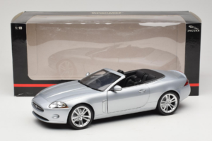 Jaguar XK X150 Kabrió Ezüst Minichamps 1:18 150130531 Fém – 8. kép a 8-ből