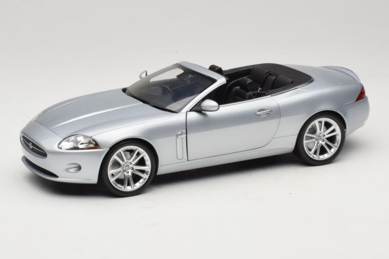 Jaguar XK X150 Kabrió Ezüst Minichamps 1:18 150130531 Fém