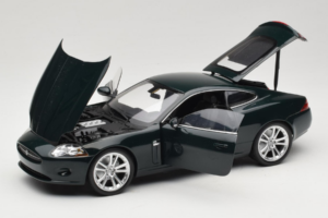 Jaguar XK X150 Zöld Minichamps 1:18 150130500 Fém – 2. kép a 8-ből