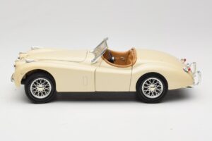 Jaguar XK120 Fehér Eduscho 1:18 7482-1HTH Fém – 4. kép a 8-ből