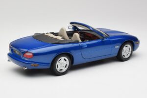 Jaguar XK8 X100 Kabrió Azure Kék Maisto 1:18 50286 Fém – 3. kép a 8-ből