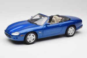 Jaguar XK8 X100 Kabrió Azure Kék Maisto 1:18 50286 Fém