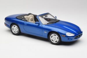 Jaguar XK8 X100 Kabrió Azure Kék Maisto 1:18 50286 Fém – 6. kép a 8-ből