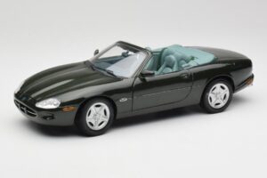 Jaguar XK8 X100 Kabrió British Racing Zöld Maisto 1:18 50285 Fém