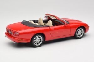 Jaguar XKR X100 Piros Maisto 1:18 50330 Fém – 3. kép a 8-ből