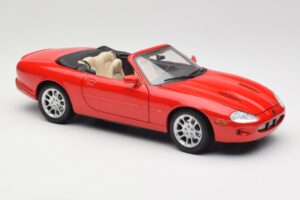 Jaguar XKR X100 Piros Maisto 1:18 50330 Fém – 6. kép a 8-ből