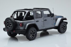 Jeep Wrangler 4xe Ezüst GT Spirit 1:18 GT419 Gyanta – 2. kép a 6-ből