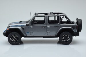 Jeep Wrangler 4xe Ezüst GT Spirit 1:18 GT419 Gyanta – 3. kép a 6-ből